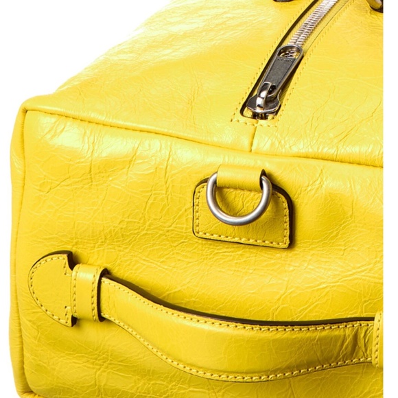 Gucci - Interlocking GG Small Convertible Duffle Bag in Crinkle Yellow Leather - Picture 4 of 16